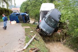 Es hat geknallt, es hat geblitzt, doch das pilatusland blieb grösstenteils verschont. Schweiz Und Norditalien Vier Menschen Durch Starke Unwetter Verletzt Kolnische Rundschau