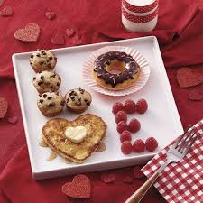 Fruhstucksteller Zum Valentinstag Die Romantische Uberraschung Valentinstag Essen Susse Ideen Lebensmittel