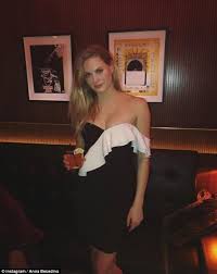 Anna besedinaв сети 6 д. Columbia Frat Boy Posts Flyer Asking For A Date To Formal Express Digest