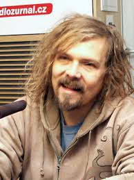 Režisér a producent petr vachler totiž rovnu přešel na veganskou stravu, která na rozdíl od té vegetariánské, zavrhuje všechny produkty živočišného původu. Petr Vachler Radiozurnal