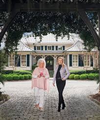 Paula deen is an american celebrity chef best known as the host of numerous cooking shows on food network. Paula Deen S Riverbend Waterfront Estate Closes In Historic Sale South Magazine