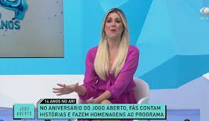 The best gifs are on giphy. Renata Fan Ve Demissao Na Band E Chora Com Comunicado Apos 14 Anos