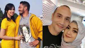Istri gary iskak, richa novisha. Jodoh Tak Ke Mana Mana Ini 5 Pasangan Artis Yang Cerai Namun Rujuk Kembali