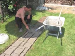 Dikutip dari fresh ouz, ini 5 tips membuat taman rumah minimalis. Cara Membuat Jalan Untuk Taman Sendiri Youtube