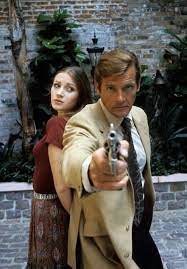 2 twitter 映画 ポスター 007 映画 ボンドガール