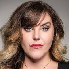 Tara Curtis's Instagram, Twitter & Facebook