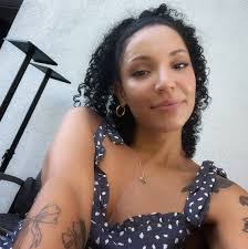 Davina Walker's Instagram, Twitter & Facebook