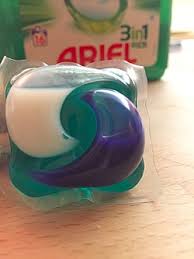 Ariel 3in1 pods sunt capsule de detergent cu 3 compartimente care actioneaza impreuna pentru a curata,indeparta petele si a oferi stralucire hainelor tale. Ariel 3in1 Pods 1970