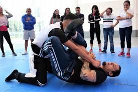 Aprende a defenderte o a otra persona en una situacion donde la conversacion no funciona y el metodo es la defensa. Clases A Mujeres Y Hombres Para Mantenerse A Salvo Clases De Defensa Personal Por La Libre Edomex