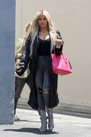 В ответ @kenzkardash @trueskhloe @khloekardashian. Khloe Kardashian Leaves Work At The Studio Donning Monochromatic Outfit And A Pink Bag In Calabasas