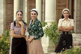 Eğitimini i̇stanbul plato okulu radyo ve televizyon bölümü'nde tamamladı. Bir Zamanlar Cukurova Nin Guzel Oyuncusu Polen Emre Evleniyor Bir Zamanlar Cukurova Nin Fadik I Polen Emre Evet Dedi Galeri Magazin