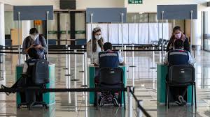 El plan de apertura de fronteras, que se aplicará desde la próxima semana, contempla la a partir del 23 de noviembre, los chilenos y extranjeros residentes en chile que viajen y vuelvan al país, también. Chile Vuelve A Cerrar Sus Fronteras Y Amplia Las Restricciones Por El Covid 19