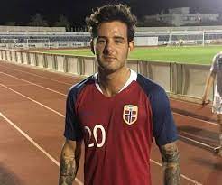Aron leonard dønnum (born 20 april 1998) is a norwegian football player currently playing as a winger for vålerenga. Aron Forlenger Valerenga
