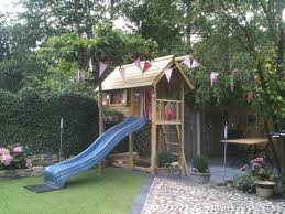 incredible playhouse we can build this ourselves tuin speelhuisje speelhuisjes tuin