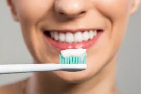 5 Bahaya Memerahkan Bibir Dengan Odol Yang Harus Kamu Waspadai Klubwanita Com