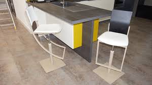 Voir plus d'idées sur le thème chaise haute cuisine, chaise haute, chaise. Le Petit Mobilier Du Showroom Chaises Et Tabourets