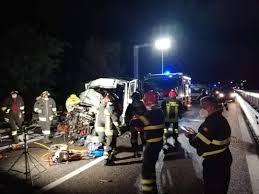 Incidente mortale sulla statale 189 tra agrigento e palermo, e precisamente nel tratto di strada fra comitini e. Incidente Mortale Sulla Catania Palermo Furgone Contro Camion Liveunict