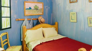 Gaya lukisannya ini mencapai tingkat perkembangannya yang penuh ketika ia tinggal di arles, perancis. Kamar Tidur Ini Bernilai Seni Lukisan Van Gogh