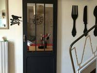 Transformation D Une Porte En Bois En Une Porte Style Verriere L Atelier En Bazar Porte En Bois Deco Entree Maison Customiser Porte Interieure
