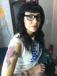 Laura prepon her gün meditasyon yapıyoruz ve bundan gerçekten hoşlanıyorum çünkü kendi sesimi duymamı sağlıyor ve bu birlikte yapabileceğimiz bir şey diye konuştu. Laura Prepon Throwbackthursday To An Alex Look That We Facebook