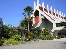 The prayer hall has the capacity of accommodating 9, 000 to 12, 000 people at a time. Kota Kinabalu City Tour Mount Kinabalu Tours