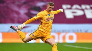 Dean henderson's bramall lane blunder was a reminder he still has some way to go to challenge dean henderson was handed second start for manchester united on thursday on his bramall lane return henderson committed a blunder inside five minutes Four Reasons Why Dean Henderson Should Replace David De Gea As Man United S No 1 From Next Season