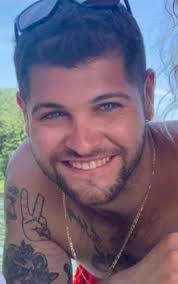 Suzanne Pelott's Instagram, Twitter & Facebook