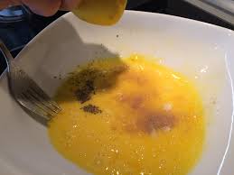 La coppa di maiale, detta anche capocollo, è la parte finale del collo del maiale, questo taglio normalmente si utilizza per realizzare salumi, ma vista la sua morbidezza grazie ai grassi che la compongono viene anche utilizzata per tagliarla a fette grosse da cuocere sulle brace. Coppa Di Maiale Allo Zenzero Impanata I Caserecci
