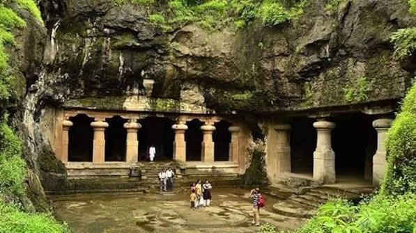 HeritageNewsAlert Yesterday's The Times of India reported that fresh excavations on the Elephanta Island near Mumbai have uncovered a 1,500-year-old stepped water reservoir, storage pits, and artefacts like terracotta objects and coins,