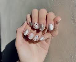 Christmas nails with pink shades. 8 Christmas Nail Art Designs To Inspire You This Holiday Season Tatler Philippines