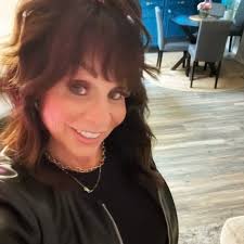 Bee Tan (@_bee_tan) • Instagram photos and videos