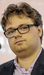 La foto con Casari? Non rispondo degli altri invitati»