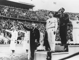 La pallacanestro apparì per la prima volta al pubblico delle olimpiadi ai giochi di saint louis nel 1904 con un torneo dimostrativo, quindi senza. Berlin 1936 Olympic Games History Poster Facts Britannica