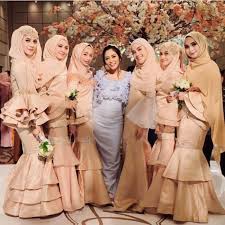 Dari malay wedding dress wedding bridesmaid dresses engagement dresses wedding engagement w dresses flower. 45 Model Dress Bridesmaid Hijab Modern Elegan 2021 Bergaya