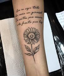 Noiva de whindersson nunes, maria lina mostra barriguinha de gravidez. Que Eu Seja Todo Dia Como Um Girassol De Costas Pro Escuro E De Frente Pra Luz Tatuagens De Girassol Tatuagem Frases Para Tatuagem Feminina