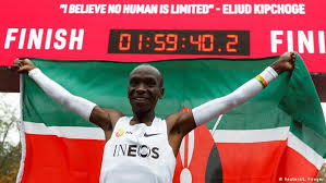 Here is the current marathon world record the last time the world marathon record was registered in the london marathon was in 2002 and, since then, the fastest times in the circut have been. Eliud Kipchoge Lauft Marathon Unter Zwei Stunden Sport Dw 12 10 2019