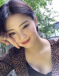 The short bob was a stylish choice, and hani once explained the reason why she went with short hair. Itzy S Shin Ryujin And Han So Hee Look Alike Knetizen Kpophit Kpop Hit