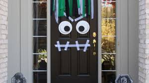 Ideas de decoración para halloween. 25 Ideas Para Decorar La Puerta De Casa Para Halloween