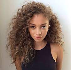 Difficile de trouver la coupe sur cheveux afro et métissée. Cheveux Boucles Metisse Cheveux Boucles Quelques Idees De Coiffures Pour Les Sublimer Elle