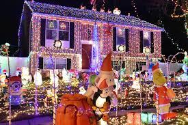 Listed on the national register of historic places and advertised as america's first large scale christmas light display, altadena's christmas tree lane is a tradition that dates to the. Holiday Light Hot Spots Pasadena
