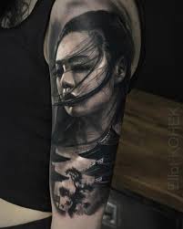 Black And Grey Realism Tattoo Artists To Say French Tattoo Artist Eliot Kohek Is A Master Of Black And Grey Realism Would Be A Gross Und Japanese Tattoo Designs Japanese Tattoo Geisha Tattoo Design