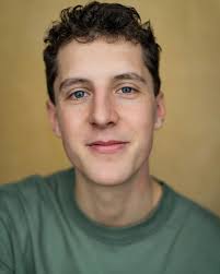 New eadshots for my railcard 📷 Thanks @yellowbellyphoto