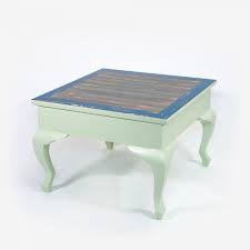 Rien de tel que la table basse en verre pour �tre � la pointe de la modernit� ! Table Basse Pieds Galbes En Bois Massif Verte Bleue Grise Luckyfind