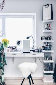 Meine Neue Schminkecke Inklusive Praktischer Kosmetikaufbewahrung Life Und Style Blog Aus Osterreich Kosmetik Aufbewahrung Rauminspiration Schlafzimmer Design