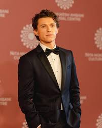 Tom Holland Says Alcohol Was 'Getting in the Way' of His Career