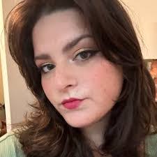 Caitlin Behr's Instagram, Twitter & Facebook