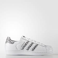 Black And White Shell Toe Adidas Womens Designed In Collaboration With Brazil 39 S The Farm Company This Version Of The Iconic Adidas Supers Adidas Shoes Superstar Adidas Superstar Black Nike Shoes