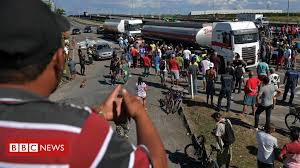 A greve causou uma crise sem precedentes no abastecimento do brasil, levando o governo a criar, às pressas, um pacotão de medidas para a categoria. Greve Dos Caminhoneiros A Cronologia Dos 10 Dias Que Pararam O Brasil Bbc News Brasil