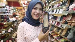 Halal Living Menjelajahi Pasar Tanah Abang Jakarta Youtube