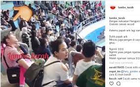 Kabar adanya hubungan spesial antara atalarik syah dengan vonny cornelia rupanya bukan isapan jempol belaka.gosip,artis,kisah ,nabi,kisah ,cinta,puisi,sefba. Tertangkap Kamera Bersama Vonny Cornelia Atalarik Syach Didoakan Berjodoh Tabloidbintang Com